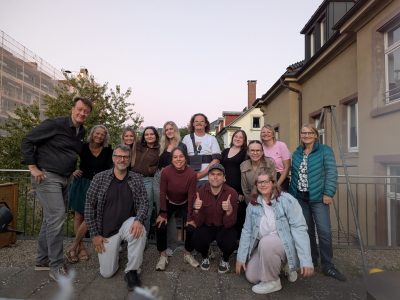 Foto: Am 25. September 2026 absolvierte der letzte Kurs am Standort Freiburg sein Kolloquium. Alle Teilnehmenden haben bestanden und verabschiedeten sich damit gemeinsam vom Freiburger Standort.